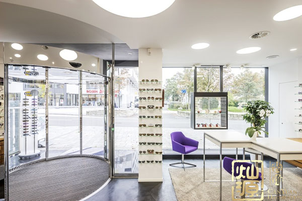 ���R����Ʒ�[�ňD